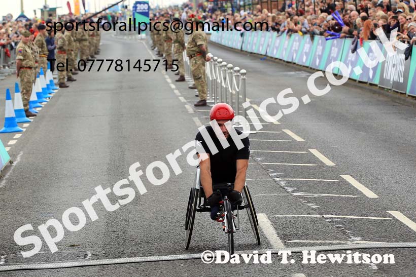 Mens wheelchair 2022 Great North Run. Photo: David T. Hewitson/Sports for All Pics